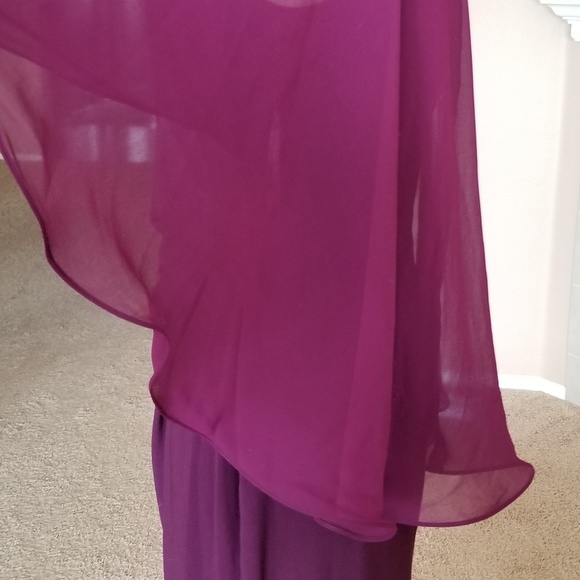 Gently worn dress. - Picture 3 of 4